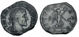 283  -  MAXIMINO I. Sestercio. Roma (235-6). A/ Ley. con IMP. R/ Victoria avanzando a der. con corona y palma; VICTORIA AVG, S-C. RIC-67. Pátina oscura. MBC.