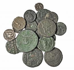Lote 16 piezas: 10 bronces provinciales romanos y 6 bizantinos. De MC a MBC-.