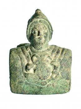 ROMA. Imperio Romano. Bronce. Aplique de carro con representación de Minerva. Altura: 10,0 cm. Longitud: 8,0 cm. Procedente de colección privada española años 1970-80.