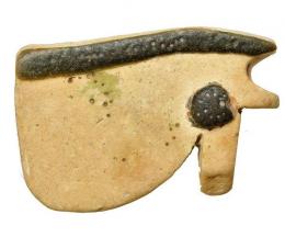 26  -  Antiguo Egipto. Fayenza. Amuleto. Ojo de Horus. - 35×25×4 mm Baja Época (664-525 a.C.)