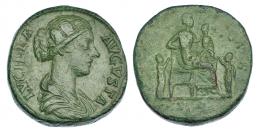 LUCILA. Sestercio. Roma. A/ Busto drapeado a der.; LVCILLA AVGVSTA. R/ Fecunditas sentada a der. amamantando niño y flanqueada por otros dos; FECVNDITAS, en exergo S-C. RIC-1376. Pátina verde. MBC-. Muy escasa.