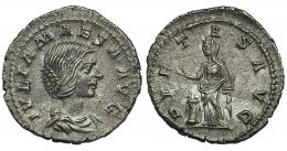 192  -  JULIA MAESA. Denario. Roma (218-223). A/ Busto drapeado a der. R/ Pietas  a izq. ofrendando en altar; PIETAS AVG. RIC-263. MBC+.