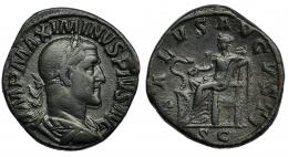MAXIMINO I. Sestercio. Roma (235-236). R/ Salus sentada a izq. con pátera, delante serpiente sobre altar; (SALVS) AVGVSTI, S C. RIC-64. Pátina verde oscuro. MBC.