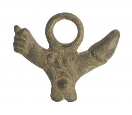 ROMA. Imperio Romano. I-II d.C. Bronce. Amuleto fálico con arandela. Longitud 7,7 cm y Altura 5,7 cm.