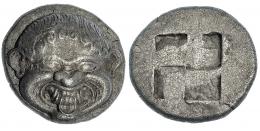 MACEDONIA. Neapolis. Estátera. A/ Gorgona sacando la lengua. R/ Cuadrado incuso cuatripartito. AR 9,07 g. COP-223. MBC+. Rara.