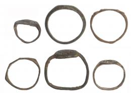 521  -  MEDIEVAL CRISTIANO. VII-IX d.C. Bronce y bronce dorado. Lote de 6 anillos. Diámero 12-23 mm.