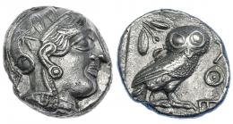 ÁTICA. Atenas. Tetradracma (454-405 a. C.). A/ Cabeza de Atenea a der. R/ Lechuza dentro de cuadrado incuso, detrás ramas de olivo y creciente, del. AQE. COP-34-37. SBG-2526.EBC/EBC-.