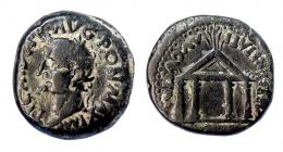 EMERITA. As. Tiberio. A/ Cabeza laureada a izq.; TI CAESAR AVG PONT MAX IMP. R/ Templo tetrástilo; AETERNITATI-AVGVSTAE. AE 11,96 g. RPC-47. APRH-47a. ACIP-3413. CC-3958, mismo ejemplar. Pátina oscura. MBC-. Rara.