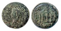 EMERITA. As. Tiberio. A/ Cabeza laureada a der.; (TI CAESAR A)VG PON MAX IMP. R/ Templo tetrástilo; (AETERNITATI-A)VGVSTAE/ C.A.E. AE 13,94 g. RPC-47. APRH-47b. ACIP-3413a. CC-3959, mismo ejemplar. Trazas de limpieza mecánica. Pátina verde. BC+. Rara.
