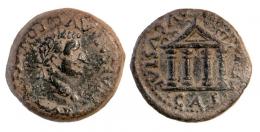 EMERITA. As. Tiberio. A/ Cabeza laureada a der.; TI CAESAR AVG PON (MAX IMP). R/ Templo tetrástilo; AETERNITATI-AVGVSTAE/CAE. AE 11,52 g. RPC-48. APRH-48b. ACIP-3414a. CC-3964, mismo ejemplar. Pátina verde. BC+/MBC+. Muy escasa.