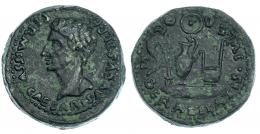 EBORA. Dupondio. Augusto. A/ Cabeza a izq.; PERMISSV CAESARIS AVGVSTI P M. R/ Instrumentos sacerdotales; LIBERALITAS IVL EBOR. AE 24,26 g. RPC-50. APRH-50. ACIP-3417. CC-3966, mismo ejemplar. Raya en anv. Pátina verde oscuro. Muy rara en esta conservación. MBC+.