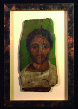 ROMA. Imperio Romano. Pintura romana sobre tabla (175-225 d.C.). Madera. Representación de un joven romano. Retrato de el-Fayum. Pintura polícroma. Dimensiones 58,6 cm x 39,5 cm.