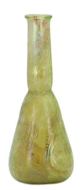 ROMA. Imperio Romano. Ungüentario (Segunda mitad I d.C.). Vidrio melado. Altura 12,2 cm. Presenta irisaciones.