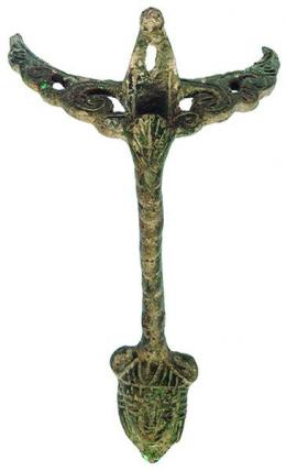 ROMA. Imperio Romano. Asa de jarra (I-III d.C.). Bronce. Remate en cabeza femenina y parte superior con volutas y roleos. Altura 18,3 cm.