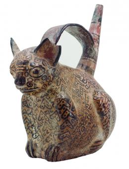 PREHISPÁNICO. Botella "gollete" con asa de estribo. Cultura Moche (200 a.C. - 600 d.C.). Con representación de jaguar. Altura 19,7 cm. 