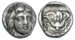 ISLAS DE CARIA. Rodas. Dracma (¿s. IV a.C.?). R/ Rosa, encima RODION (griego) dentro de cuadrado incuso. AR 3,48 g. COP-739 vte. SBG-504 vte. MBC-.