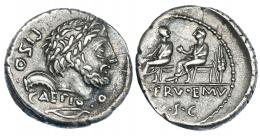 CALPURNIA. Denario. Roma (100 a.C.). A/ Marca de control O. CRAW-330-1a. FFC-226. Rev. descentrado. Rayitas. MBC+.