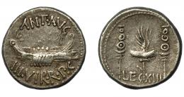 MARCO ANTONIO. Denario. Ceca móvil (32-31). R/ Aquila entre dos signa; LEG XIII. AR 3,76 g. 17,3 mm. CRAW-544.27. FFC-47. MBC/MBC-