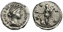 LUCILA. Denario. Roma (164-180). R/ Vesta a izq. Delante de altar con símpulo y palladium; VESTA. AR 3,27 g. 18,5 mm. RIC-788. MBC+/MBC.