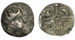 Divisores de imitación masaliota. Tritartemorion. A/ Cabeza femenina a der. R/ Rueda de 4 radios, en los cuarteles círculo, creciente, M y A. AR 0,34 g. CNH-141. ACIP-489. CC-1001, mismo ejemplar. BC+/MBC. Rarísima.