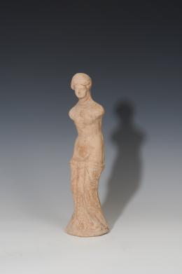 ROMA. Imperio Romano. Figura de Venus (I-II d.C.). Terracota. Altura 29,6 cm. Faltan brazos y pegada en la base.