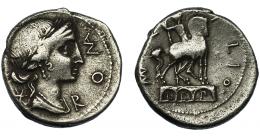 AEMILIA. Denario. Roma (114-113 a.C.). R/ Estatua ecuestre sobre arquería. AR 3,44 g. 18,5 mm. CRAW-291.1. FFC-103. MBC-.
