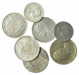 356  -  ALFONSO XII.  Lote 7 monedas: 8 reales (2) Fernando VII, ambos con soldadura quitada; 50 centavos de peso 1885, Manila, Alfonso XII (2); 5 pesetas: Alfonso XII 1898 (2), Amadeo I 1871 *75 (1). MBC-/MBC+.