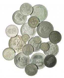 Lote 20 piezas, 11 de ellas de plata: Dinamarca (2); Noruega (3), Suecia (15). De MBc a SC.
