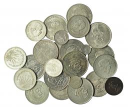 391  -  MÉXICO. Lote de 24 monedas de plata: 14 tamaño duro; 5 de 1/2 duro y 5 fraccionarias (1 de cobre). MBC a SC.