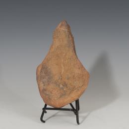 430  -  PREHISTORIA. Período Achelense. Bifaz (200.000 a.C.). Cuarcita. Altura 16,0 cm. 