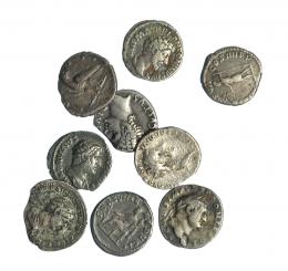69  -  Lote de 9 denarios: Augusto, Tiberio, Tito, Trajano, Adriano (3), Marco Aurelio y Cómodo. De BC a MBC-.