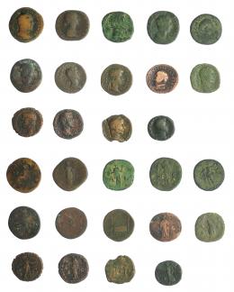 2187  -  IMPERIO ROMANO. Lote de 14 bronces: sestercios (6) y ases (8). MC/BC.
