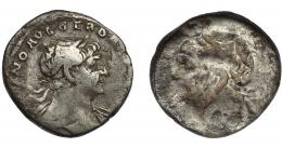 IMPERIO ROMANO. TRAJANO. Denario. Roma (98-117). A/ Busto a der. laureado y drapeado sobre el hombro izq. R/ Incuso. BC+.