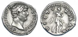 IMPERIO ROMANO. ADRIANO. Denario. Roma (134-138). R/ Victoria a der. con rama; VICTORIA AVG. AR 2,80 g. 17,4 mm. RIC-2243. Rayitas en rev. MBC.