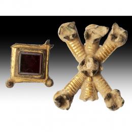 VISIGODOS. Lote de 2 elementos decorativos (V-VIII d.C.). Bronce dorado. Altura 1,6 y 3,2 cm.