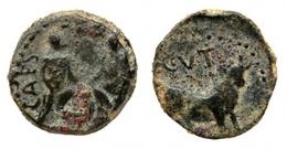 TARRACO. Semis. Augusto. A/ Cayo y Lucio con escudos y lanzas; ley. interna CAES(ARES -GEMINI). R/ Toro a der.; CVT/TAR. AE 4,04 g. 18 mm. RPC-211. APRH-211e. ACIP-3249d. CC-4479, mismo ejemplar. BC+/BC. Escasa.