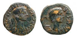 TARRACO. As. Augusto. A/ Cabeza laureada a der.; IMP CAES AVG TR POT PON MAX P P. R/ Cabeza a der.; TI CAESAR CVT. AE 7,97 g. 23 mm. RPC-215. APRH-215. ACIP-3253. CC-4484, mismo ejemplar. Pátina oscura. BC+.