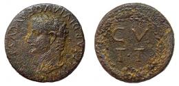 TARRACO. Sestercio. Tiberio. A/ Cabeza laureada a izq., TI CAESAR DIVI AVG F AVGVSTVS. R/ Corona rodeando C V / T T. AE 19,51 g. 32 mm. RPC-227. APRH-227. ACIP-3266. CC-4493, mismo ejemplar. Pátina oscura rugosa. Vano en anv. MBC-. Muy rara.