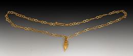 ROMA. Imperio Romano. Collar con colgante (I-II d.C.). Oro. Colgante en forma de ánfora. Longitud 19,6 cm.