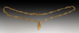 ROMA. Imperio Romano. Collar con colgante (I-II d.C.). Oro. Colgante en forma de ánfora. Longitud 19,6 cm.
