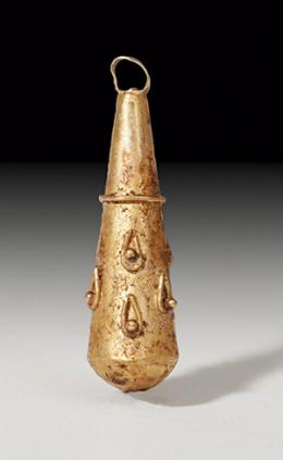 ROMA. Imperio Romano. Colgante (I-IV d.C.). Oro. Decoración de filigrana en forma de gotas. Altura 24 mm. 