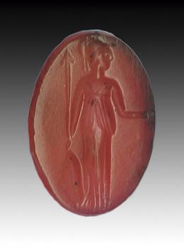 ROMA. Imperio Romano. Entalle (II d.C.). Cornalina. Minerva de pie a der. sujetando escudo y lanza. Altura 15 mnm.