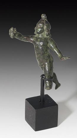 2046 - ROMA. Imperio Romano. Cupido (II-III d.C.). Bronce. Altura 7,1 cm. Falta fragmento de pierna.
