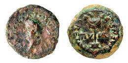 311 - CAESARAUGUSTA. Cuadrante. Tiberio. A/ Cabeza laureada a izq.; TI CAESAR AVGVSTVS. R/ Vexillum, en campo II V-IR, CLEMENS ET LVCRETIVS. AE 3,82 g. 15 mm. RPC-357 vte. sin CCA en rev.APRH-357 vte. sin CCA en rev. ACIP-3084a. CC-4776, mismo ejemplar*. BC-/MBC-. Muy rara.