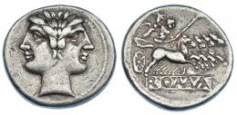 REPÚBLICA ROMANA. Quadrigato. Roma (225-212 a.C.). A/ Cabeza bifronte de los Dióscuros. R/ Cuadriga a der.; ROMA incuso en cartela. AR 6,68 g. 21,8 mm. CRAW-28.3. MBC.