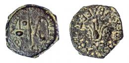 CARTHAGO NOVA. Semis. Augusto. A/ Instrumentos sacerdotales; CN ATELLIVS PONTI II V Q. R/ Tocado de Isis; IVBA REX IVBAE F II (V) Q. AE 4,94 g. 19 mm. RPC-169. APRH-169a. ACIP-3139. CC-4391, mismo ejemplar. MBC.