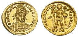 603 - IMPERIO ROMANO. TEODOSIO II. Sólido. Tesalónica (424-425). A/ Busto del emperador de frente, mirando a der.; con casco, diadema de perlas, coraza, lanza y escudo decorado con jinete; D N THEODOSIVS P F AVG. R/ Emperador de frente, en traje militar, con estandarte y cruz sobre globo, en campo estrella; en exergo TESOB; GLOR ORVI-S TERRAR. AU 4,26 g. 19,9 mm. RIC-362. EBC-.