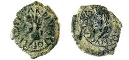CARTHAGO NOVA. Cuadrante. Tiberio. A/ Cabeza laureada a izq.; TI CAESAR DIV AVG F. R/ Cabeza a izq.; C CAESAR QVINQ IN K V. AE 2,60 g. 17 mm. RPC-184. APRH-184e. ACIP-3154d. CC-4418, mismo ejemplar*. Algo descentrada. Pátina oscura. BC+. Rara.