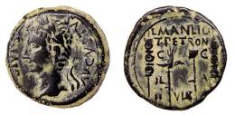 ILICI. Semis. Augusto.  A/ Cabeza laureada a izq.; AVGVSTVS DIVI F. R/ Aquila y vexillum entre dos signa; L MANLIO/ T PETRON C-C/IL-A/II-VIR. AE 6,76 g. 21 mm. RPC-191. APRH-191a. ACIP-3202. CC-4431, mismo ejemplar. Pátina verde. MBC-. 