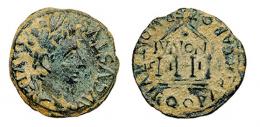 ILICI. Semis. Augusto. A/ Cabeza laureada a der.; AVGVSTVS DIVI F. R/ Templo tetrástilo con ley. IVNONI y C-I-I-(LA) entre las columnas; Q PAPIR CAR Q TER MONT II VIR Q. AE 4,24 g. 20 mm. RPC-192. APRH-192a. ACIP-3203. CC-4433, mimso ejemplar. Pátina verde terrosa. MBC.